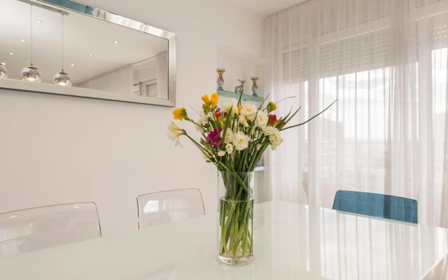 Urban Luxury Apartment