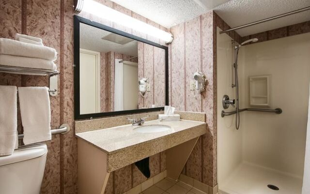 Best Western Plus University Inn Steubenville - CLOSED