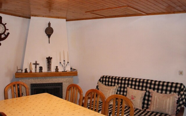 House With 2 Bedrooms in Paredes do Rio, With Wonderful Mountain View