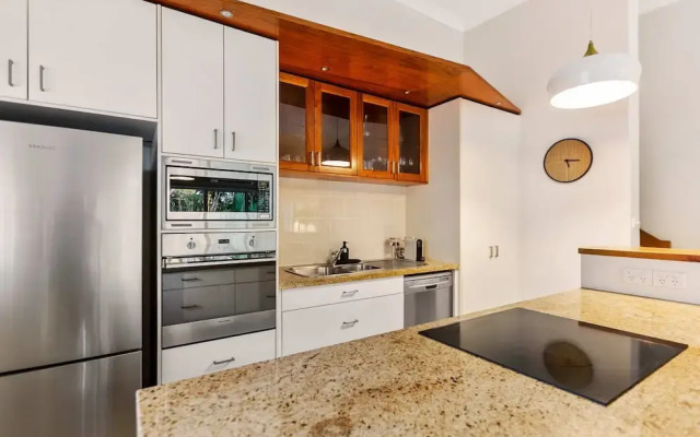 Melaleuca Hideaway - Beach Pool Free Parking