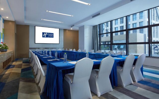 Holiday Inn Express Qingdao West Coast by IHG