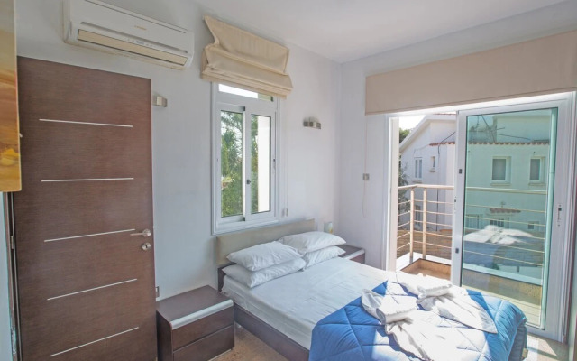 Villa Naomi, Beautiful 4bdr Central Protaras Villa with Private Pool