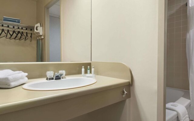 Travelodge by Wyndham Sydney