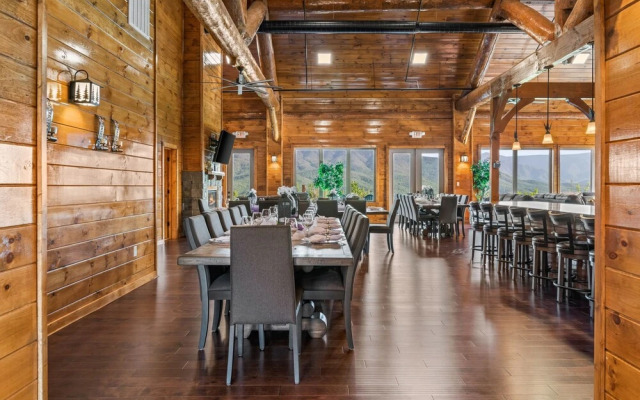 Breathtaking Views 10 Bedroom Cabin by Heavenly Views Resort