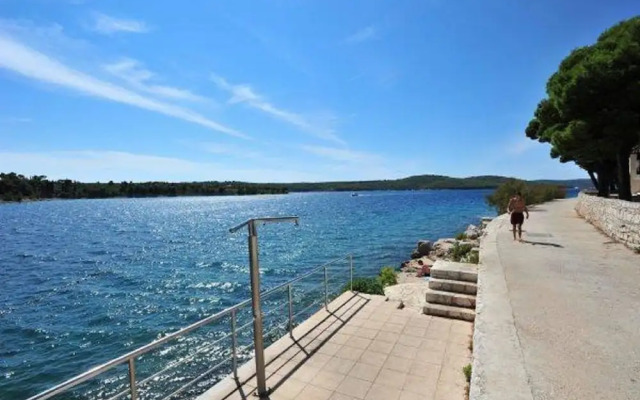 Blue Lagoon - Nice Terrace and Modern - A1