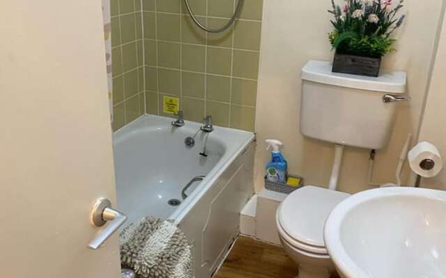 Leeds Cosy,1br Apt, Garden & Free Parking