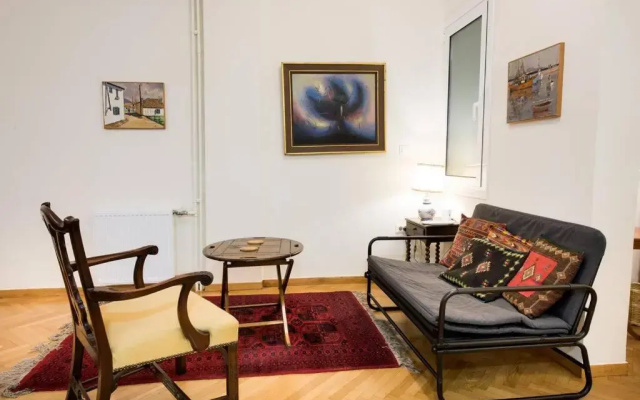 Elegant 3 bd apt, in the most prestigious area.