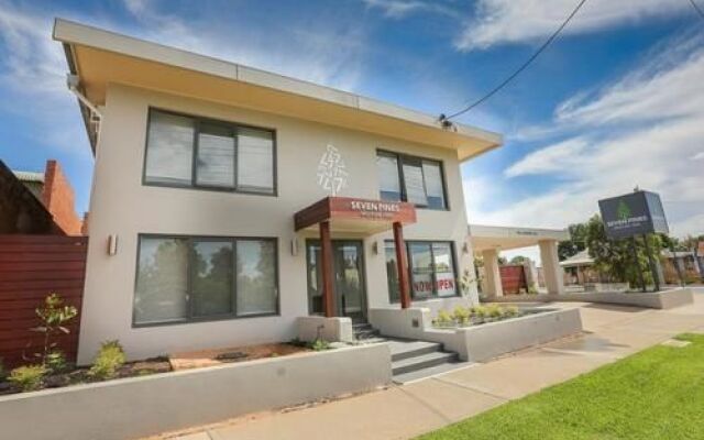 Seven Pines Motor Inn