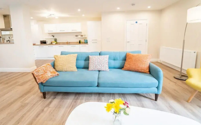 South Quay Apartment - 2 Bedrooms - 2 Bathrooms