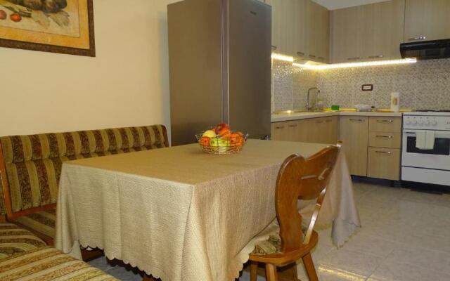 Central Apartments Shoshi