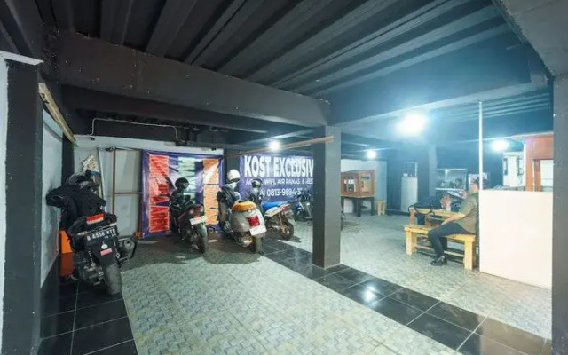 OYO 93133 Hotel Moraja Near Stikes Abdi Nusantara