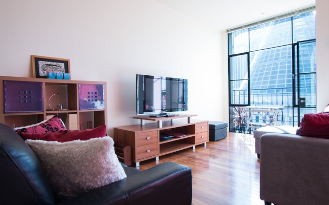 NOAH A Shoppers Delight QV, Emporium & Melbourne Central only Steps Away – Guest Rooms – Melbourne