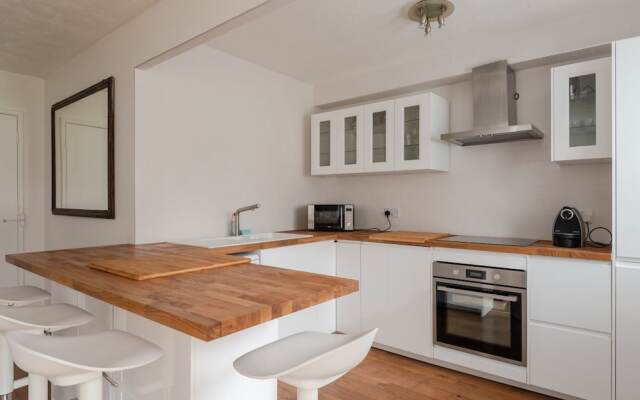 Lovely Landed Home near Wimbledon, sleeps 4