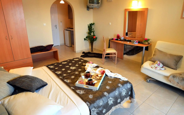 Belussi Beach Hotel & Suites