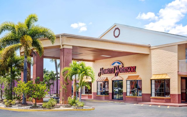 Howard Johnson by Wyndham Ft. Myers FL