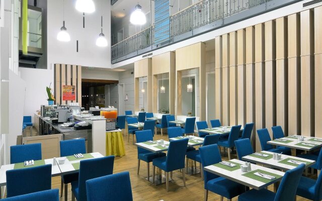 Atrium Fashion Hotel