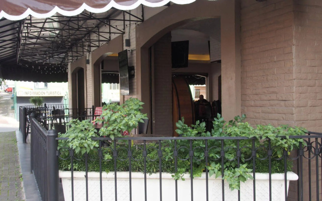 Clarion Hotel Amon Plaza
