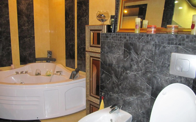 5-room jacuzzi apartment