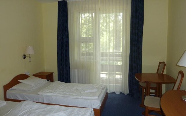 Zsanett Hotel