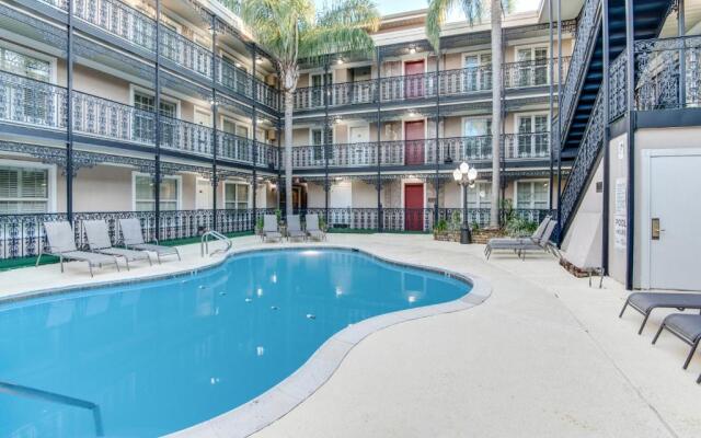 LA Plaza Apartments