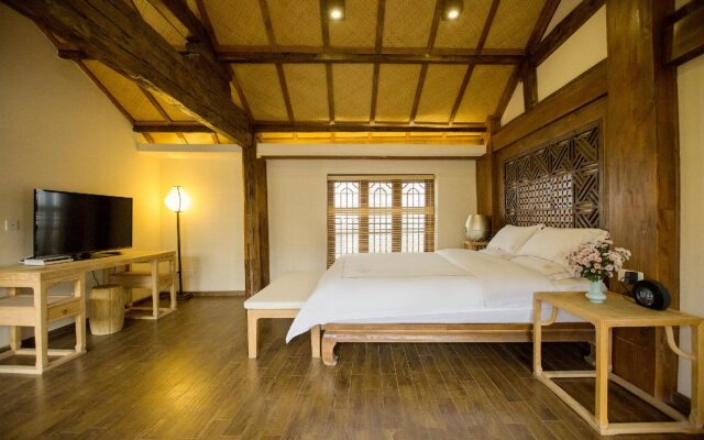 Lijiang Banxicaotang Inn