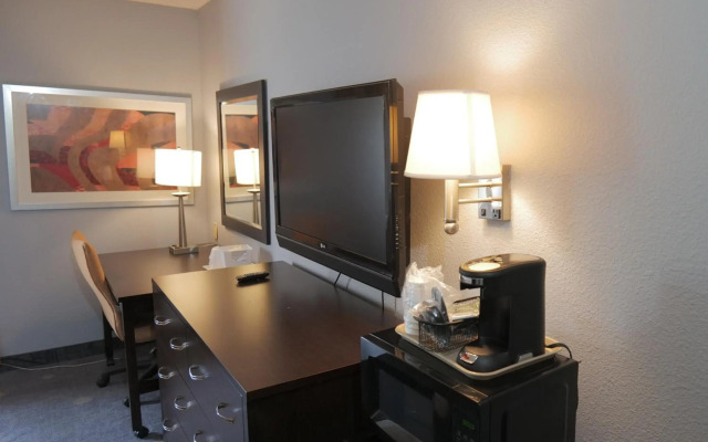 Baymont by Wyndham Flint Airport North