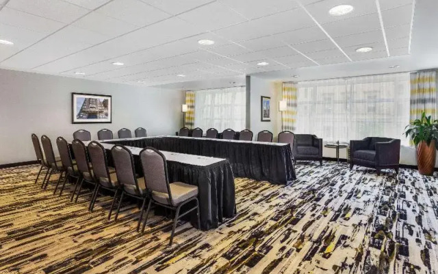 Doubletree Club By Hilton Hotel Buffalo Downtown