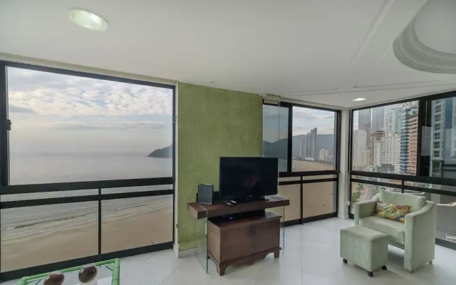2BR Seafront apt W/garage in BC Nvi501