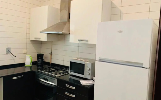 The Perfect Flat, Lac 2, Tunis