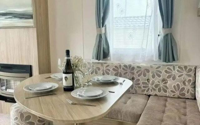 3 Bed-sleeps 8-pet Friendly-parking-sea View