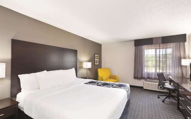 La Quinta Inn & Suites by Wyndham Milwaukee Delafield