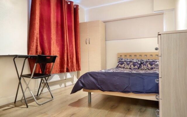 Saltwell Street Deluxe En Suite Room