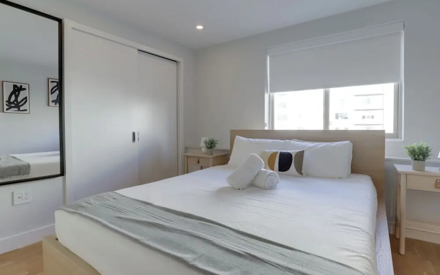 Modern Apartment Near D.C. Landmarks