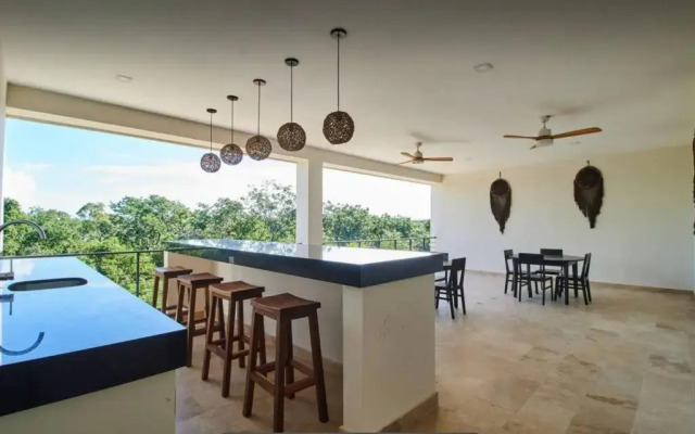 2 Bedroom apartment with 2 Pools, Wifi & GYM