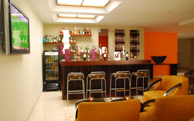 Richmond Suites Hotel