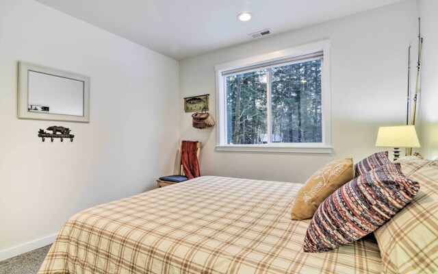 Family-friendly Packwood Retreat w/ Deck!