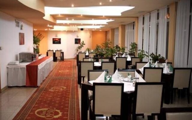 Hotel Opal