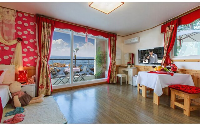 Yangyang Seaglow Rainbow Pension