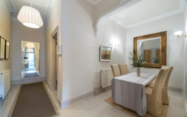 Dean Terrace Apartment