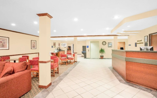 Beckley East Microtel Inn / Suites