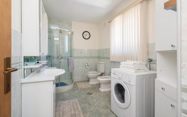 Nice Home in Poljana With Wifi and 4 Bedrooms