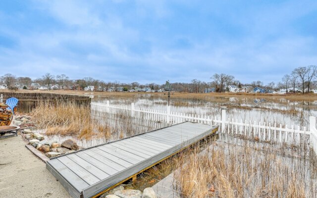 Bright Milford Beach House w/ Outdoor Shower