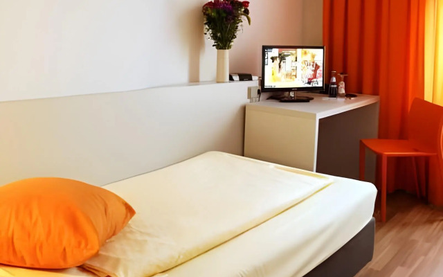 Colour Hotel