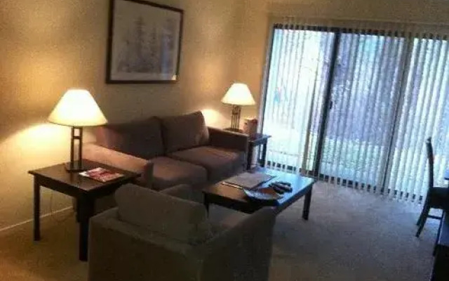 River Oaks Apartments