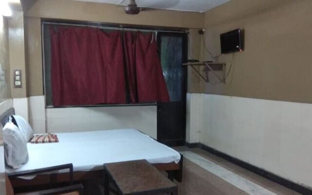 iROOMZ Subhadra Comforts