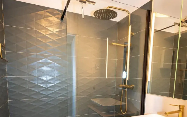 Modern Apartment With sea Views on the Cote Dazur