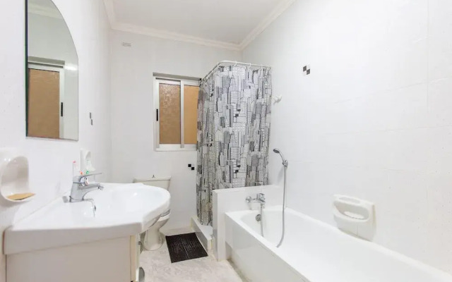 Merill Pool and Sea Charming Apart 4