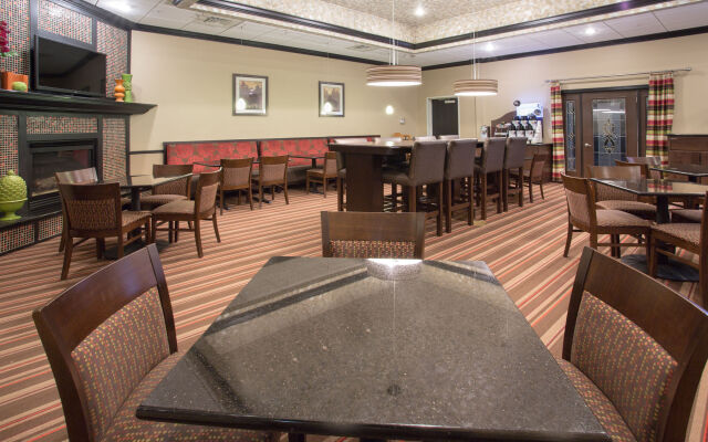 Holiday Inn Express & Suites Lexington by IHG