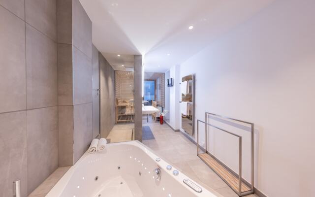 Lakefront Suite 148 by we rent