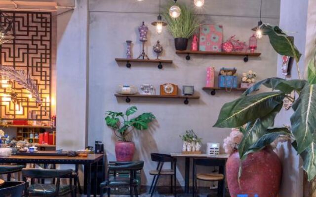Houyuan Qisu Creative Theme Hostel